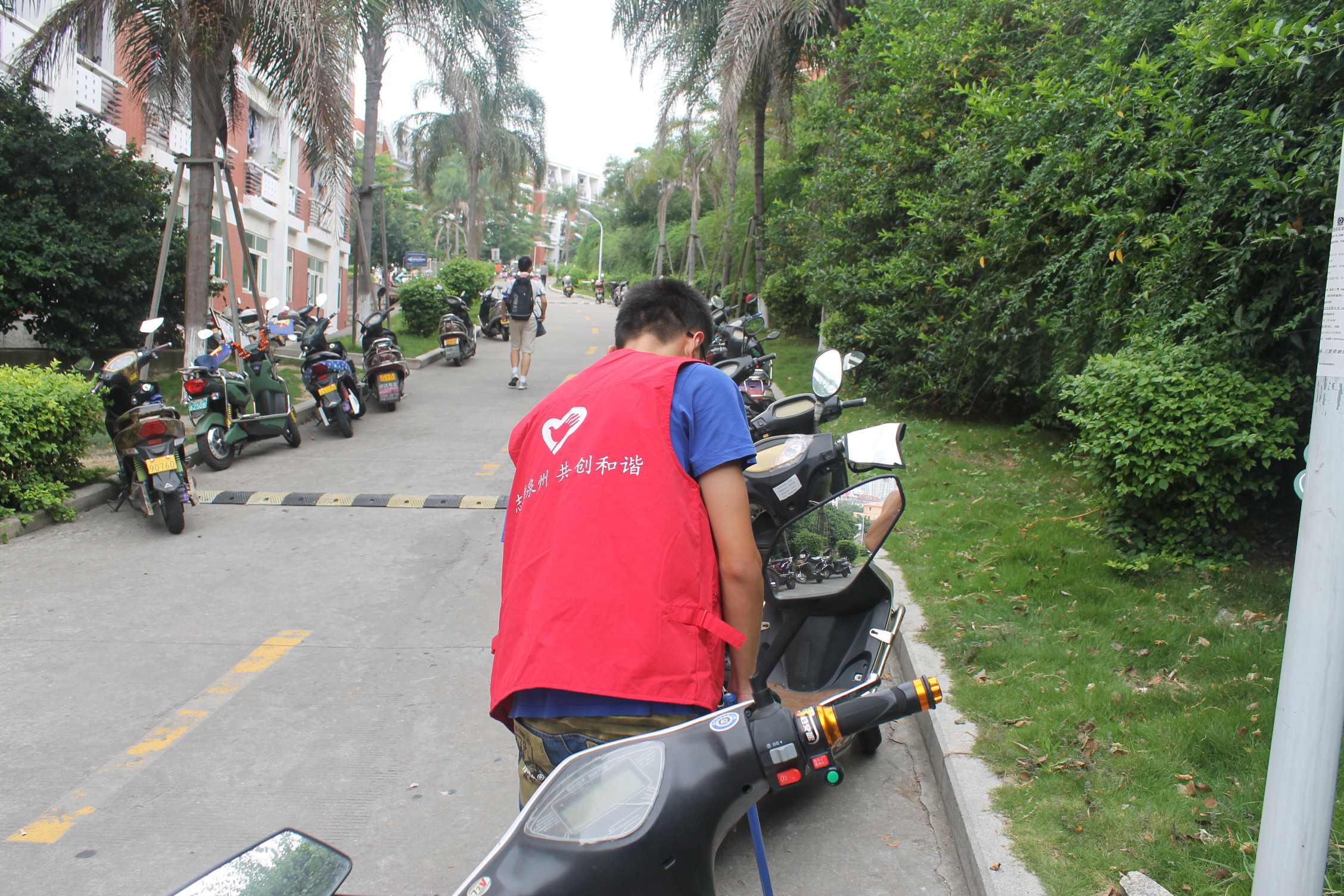 继传统文化 过文明端午――“我们的节日•端午节”之净化美化环境活动