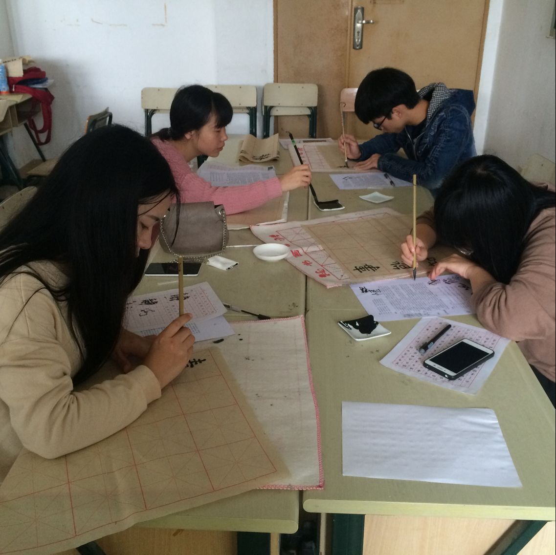 笔尖下的征程――数计学院第二十五届大学生专业素质能力竞赛之书写技能大赛和征文比赛