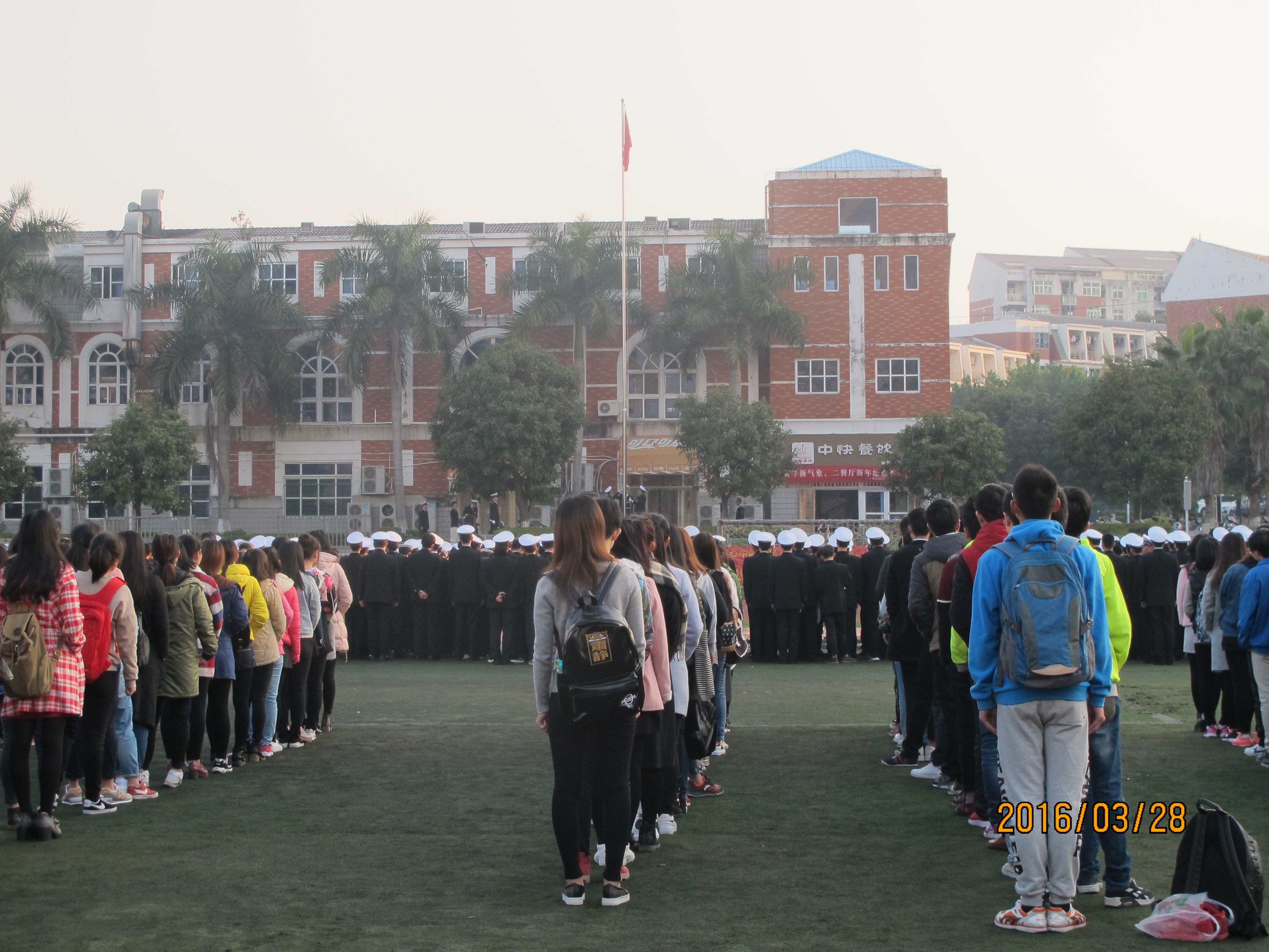 数计学院升旗仪式顺利举行